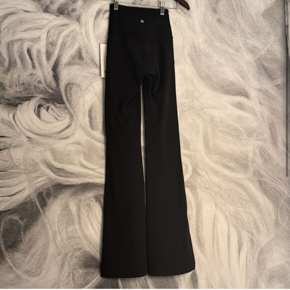 Lululemon Groove Super-High-Rise Flared Pant Nulu
Black size 4 NWT‎ - Picture 3 of 7